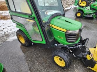 Main image John Deere X758